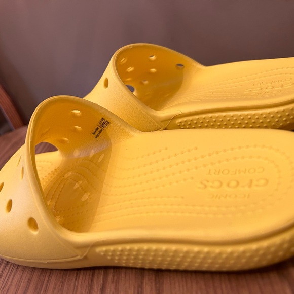 Crocs Unisex-Adult Classic Yellow Slide Sandals Women's Size 6 / Men's Size 4 - Picture 7 of 8